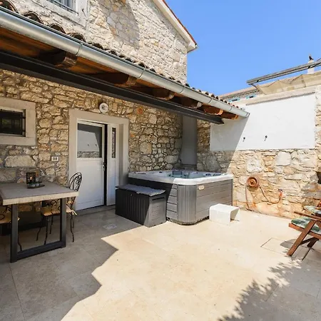Casa Nini I - Jacuzzi Holiday home *